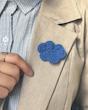 سنجاق سینه دستبافت «تکه‌ای از آسمان»