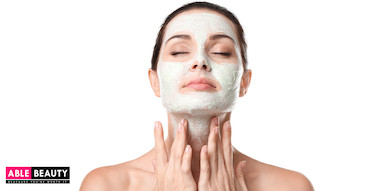 چرا باید از اسکراب صورت استفاده کنیم؟ راز پوستی شفاف و بدون جوش 