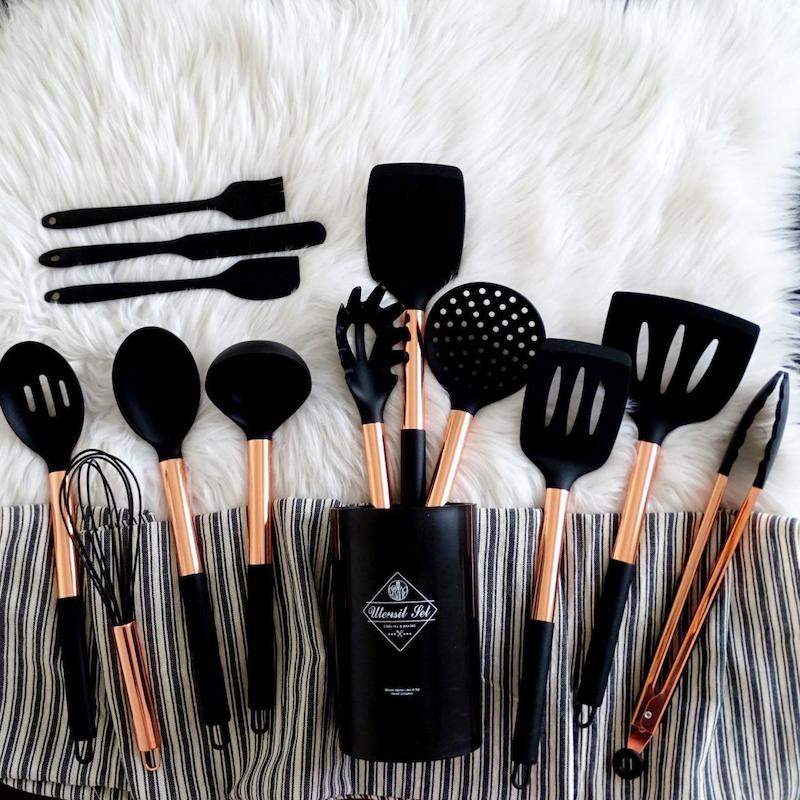 سرویس کفگیر و ملاقه سیلیکونی رزگلد ۱۴ پارچه با استند