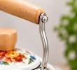 کتری لعابی تک مدل گلدار با دسته چوبی 1.5 لیتری