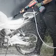 کارواش شارژی 22 بار 80 وات با موتور ذغالی رونیکس مدل 8628 با حداکثر دبی آب 3.5 لیتر بر دقیقه