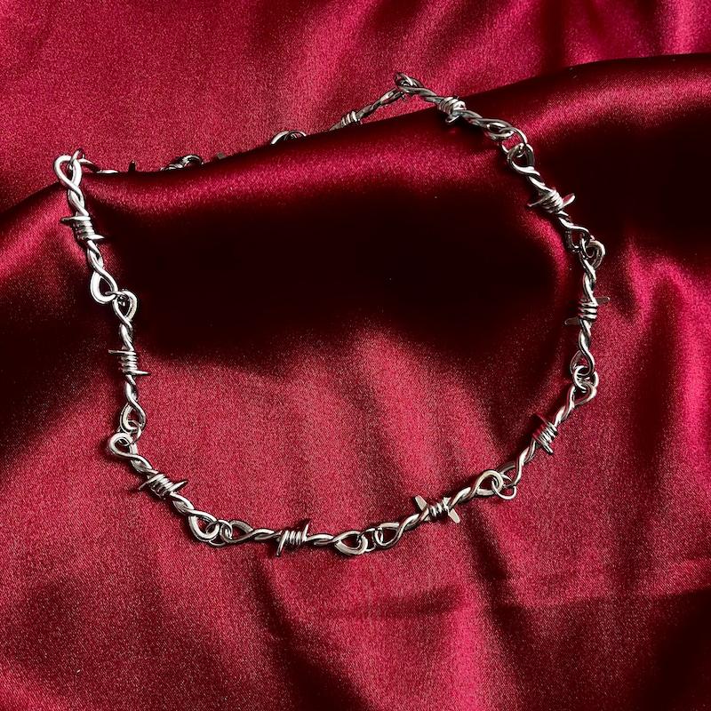 گردنبند سیم خاردار