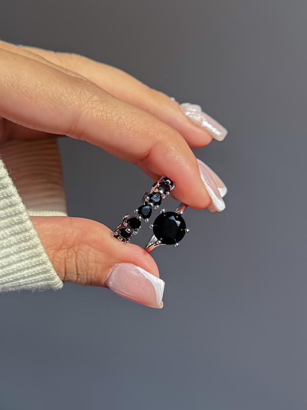 انگشتر تک نگین مشکی