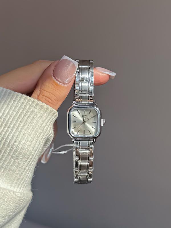 ساعت مربع دنیل