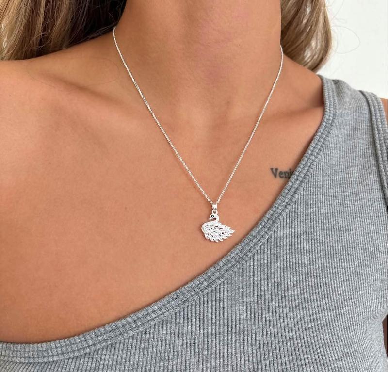 گردنبند قو سفید