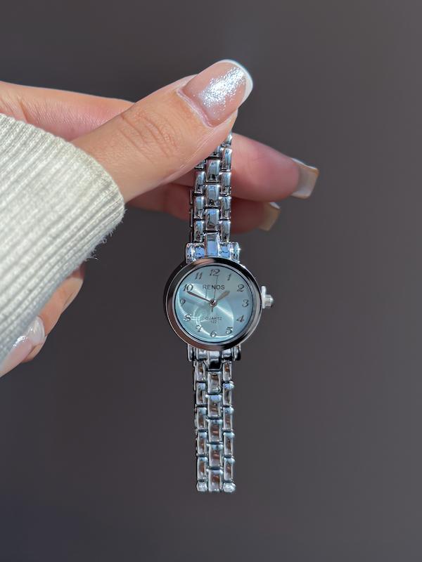 ساعت رنوس آبی