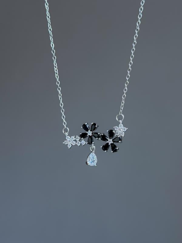 گردنبند گل مشکی