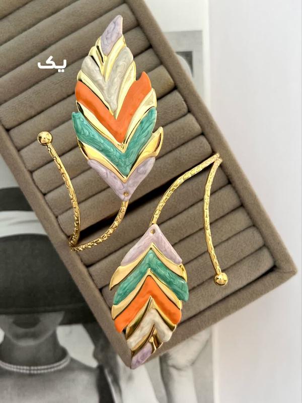 بازوبند برگ رنگی