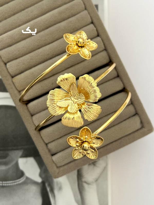 بازوبند گل طلایی