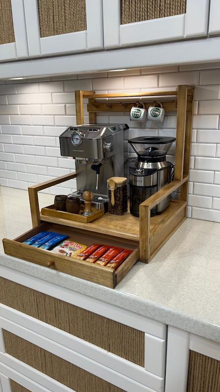 کافی بار تک کشو 