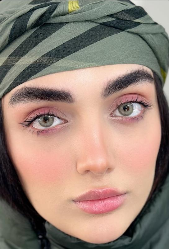 لنز رنگی طوسی سبز یونیک آلاماندا 