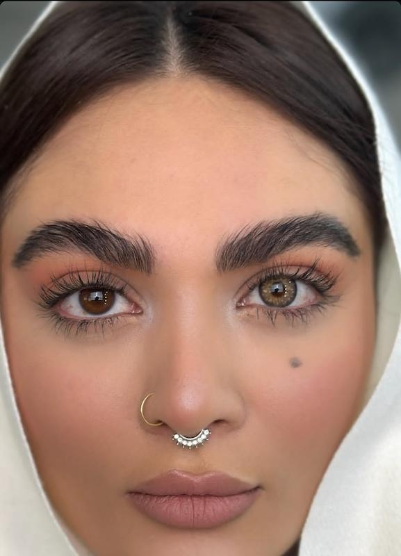 لنز رنگی عسلی خاص سلنا کمل