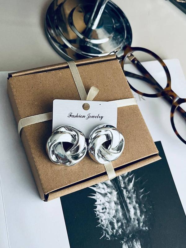 گوشواره مینیمال آینه‌ای گل