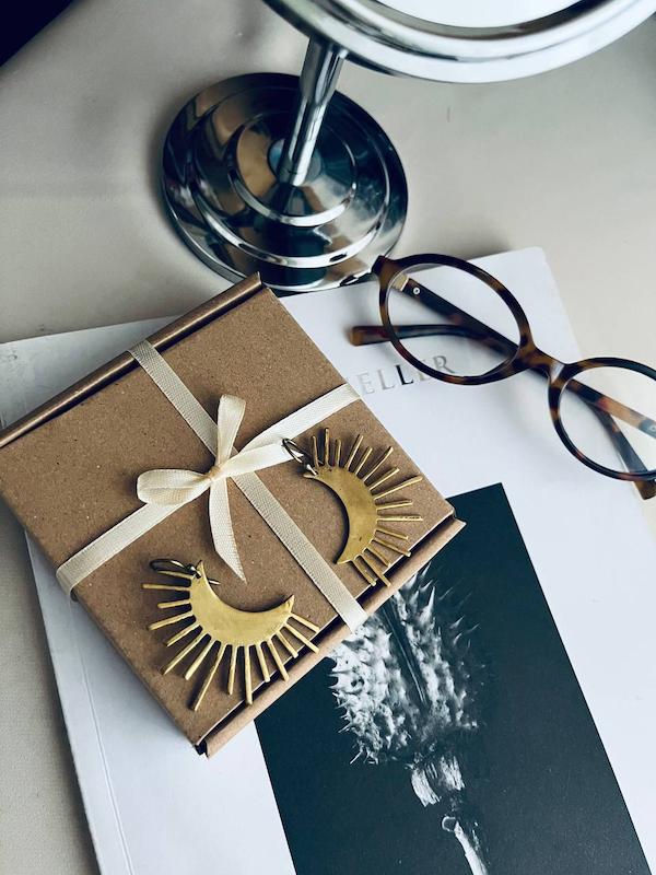 گوشواره برنجی ماه خورشید