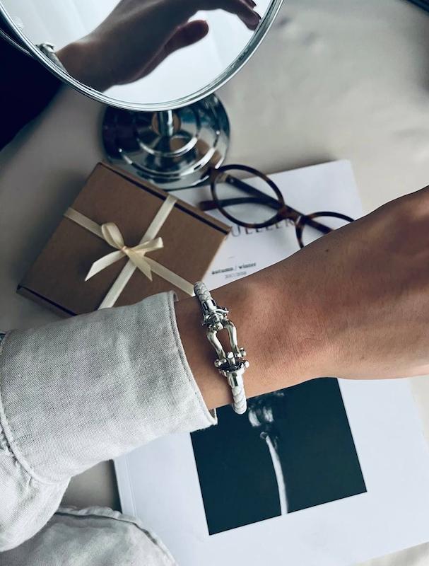 دستبند اومگا