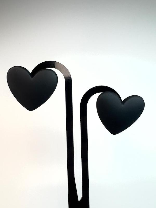 گوشواره زنانه فشن وارداتی طرح Heart black سیلیکونی مدل سوزنی رنگ مشکی