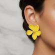کوشواره زنانه وارداتی طرح yellow flower برگ رنگ زرد مدل سوزنی 