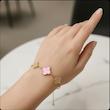 دستبند زنانه وارداتی طرح  Van cleef pink gold برند ون کلیف رنگ طلایی