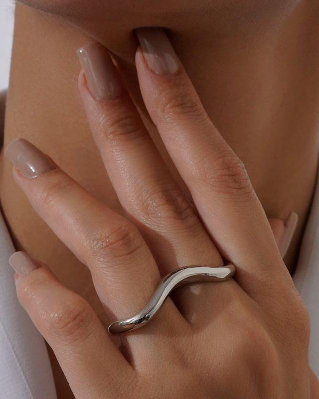 انگشتر زنانه وارداتی طرح Tilted connection رنگ نقره ای آبکاری رادیوم فری سایز