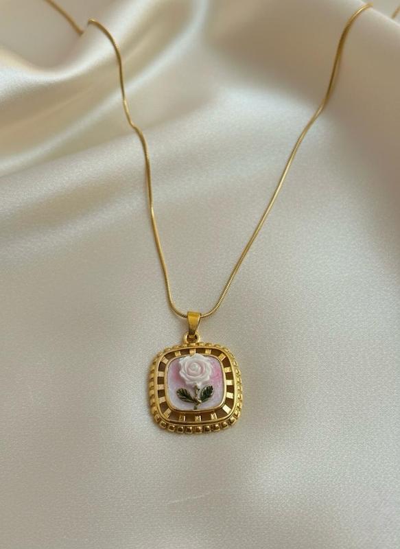 گردنبند مینا گل مربع