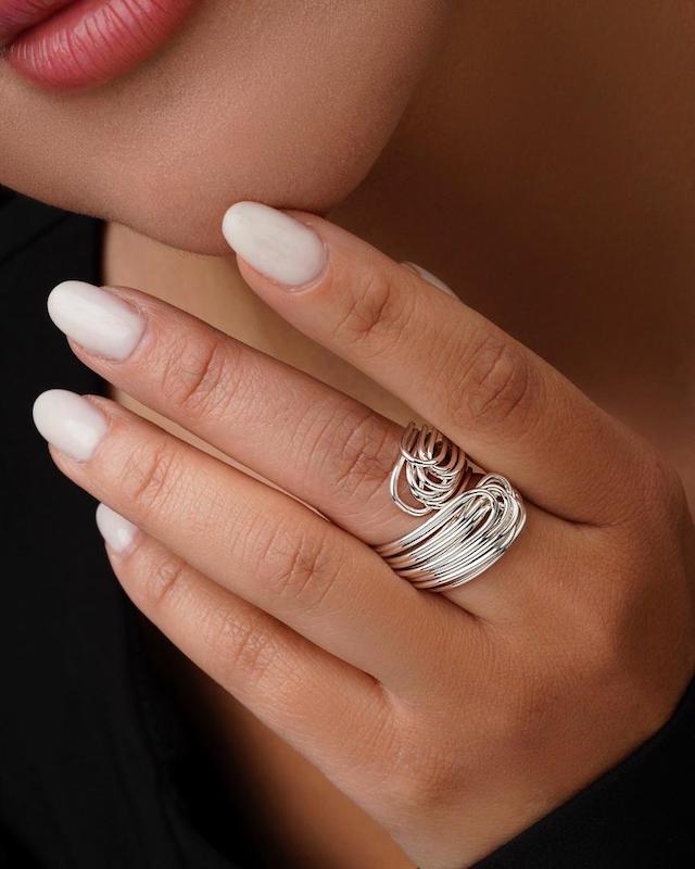 انگشتر زنانه وارداتی طرح  String رنگ نقره ای فری سایز