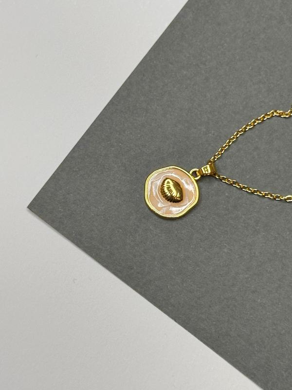 گردنبند مینا close oyster