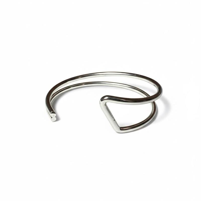 بنگل و النگوی وارداتی  زنانه طرح Separate diagonally رنگ نقره ای