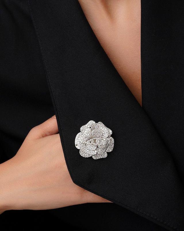 گل سینه RUBROZE