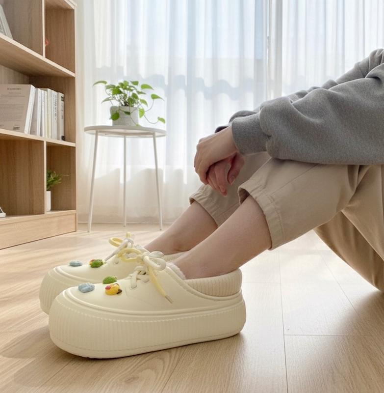 کراکس تو‌ کرکی سفید 