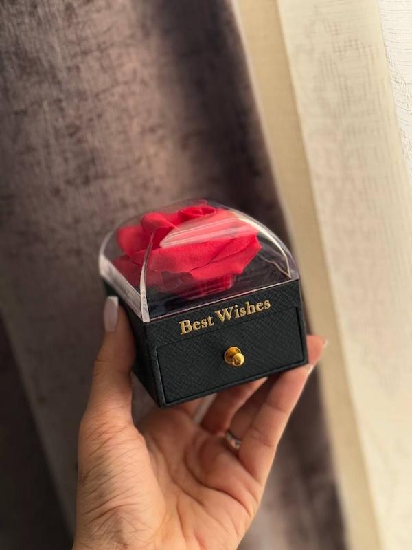 جعبه کادویی جواهرات و سورپرایزی گل جاودان معطر 