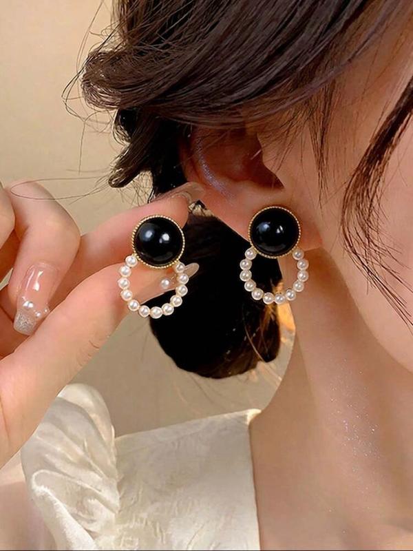 گوشواره زنانه وارداتی طرح black pearl round رنگ طلایی برند shein