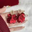 گوشواره زنانه وارداتی طرح گلبرگ قرمز رنگ طلایی برند shein