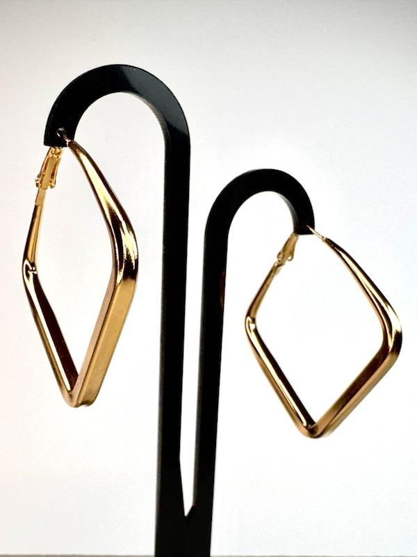 گوشواره زنانه وارداتی طرح Gold square مربعی رنگ طلایی