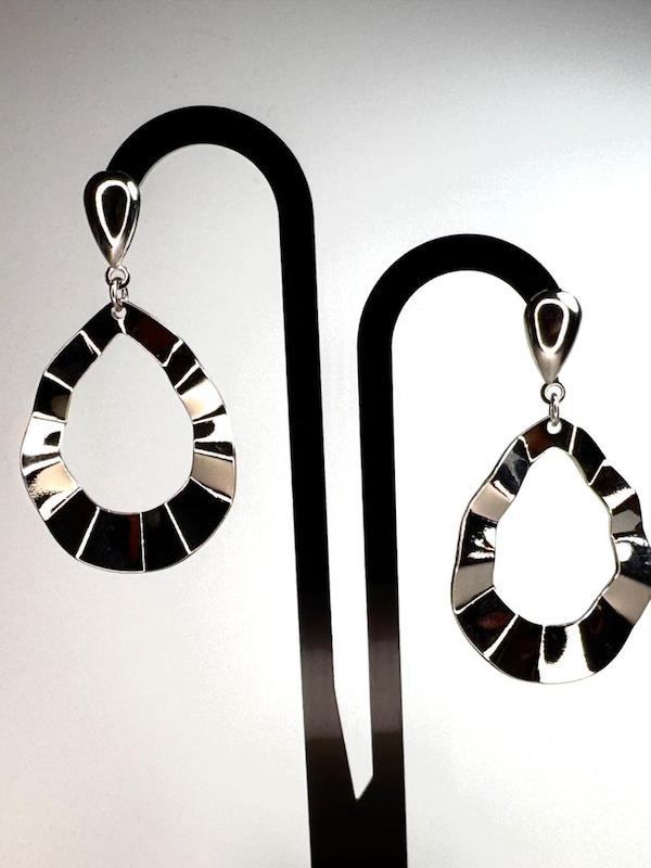 گوشواره Tear hole