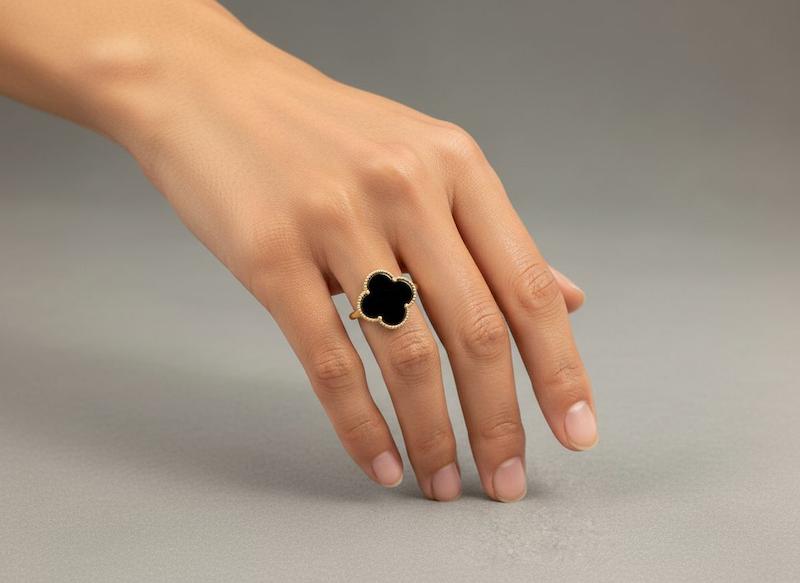 انگشتر طلا ون کلیف ,ون کلیف مشکی, انگشتر طلا مینیمال ,انگشتر طلا مدرن