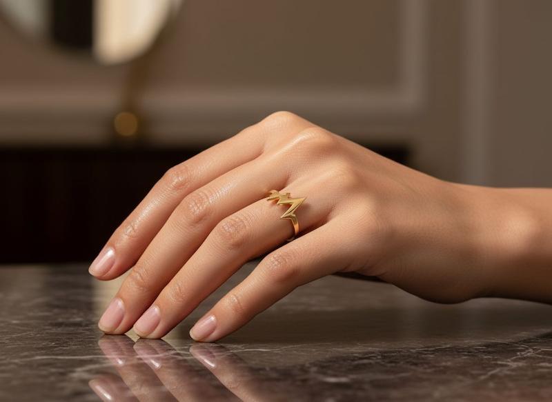 انگشتر طلا‌،انگشتر طلا مینیمال،انگشتر طلا فانتزی٫انگشتر طلا سبک،انگشتر کادویی  سایز 51  قابل تغییر سایز  در وزن بیشتر نیز موجود است