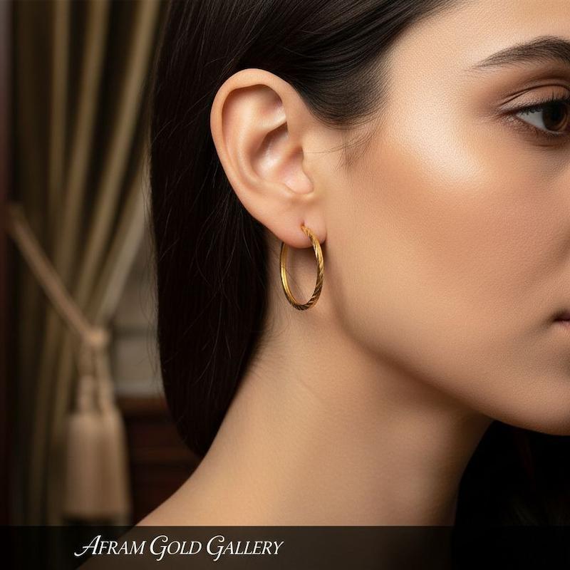 گوشواره طلا حلقه ای،گوشواره سبك و مدرن،گوشواره كادويي  طرحی همیشه ترند  نمادار و جلوه عالی  وزن 1.650 گرم