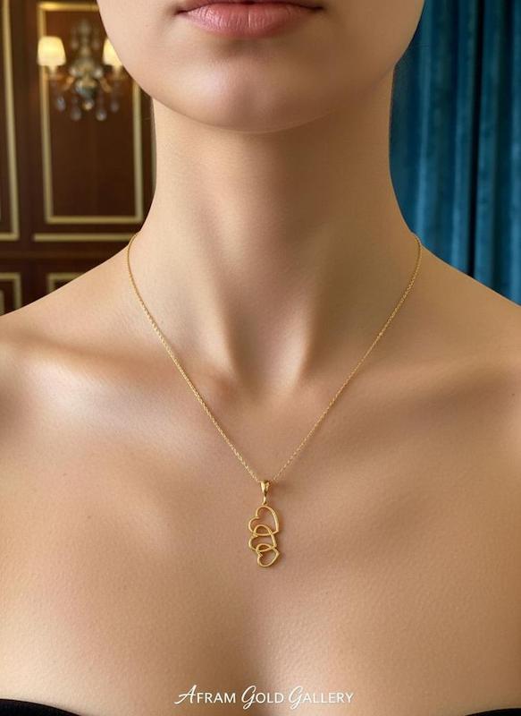 گردنبند طلا مدرن،گردنبند طلا با زنجیر ۴۵ سانتی،زنجیر‌ سبک و نازک،آویز مینیمال ،گردنبند فانتزی و خاص گردنبند طلای مدرن سه قلب،گردنبند طلا با زنجیر ۴۵ سانتی،زنجیر‌ سبک و نازک و مقاوم ،آویز مینیمال ،گردنبند فانتزی و خاص  طراحی شیک  مناسب هدیه به خانم های شیک پسند  وزن 2.150 گرم