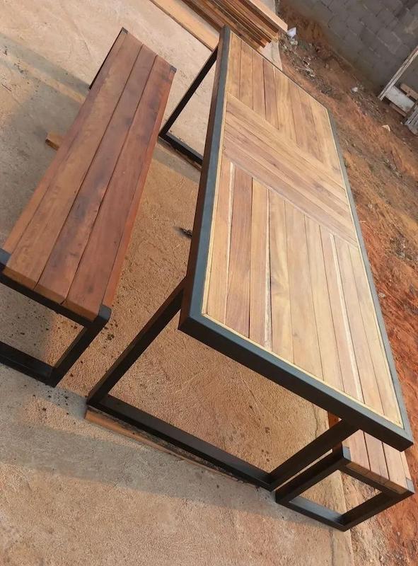 ناهارخوری چوبی