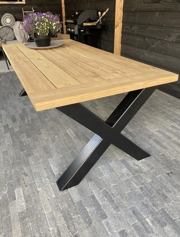 ناهارخوری چوبی