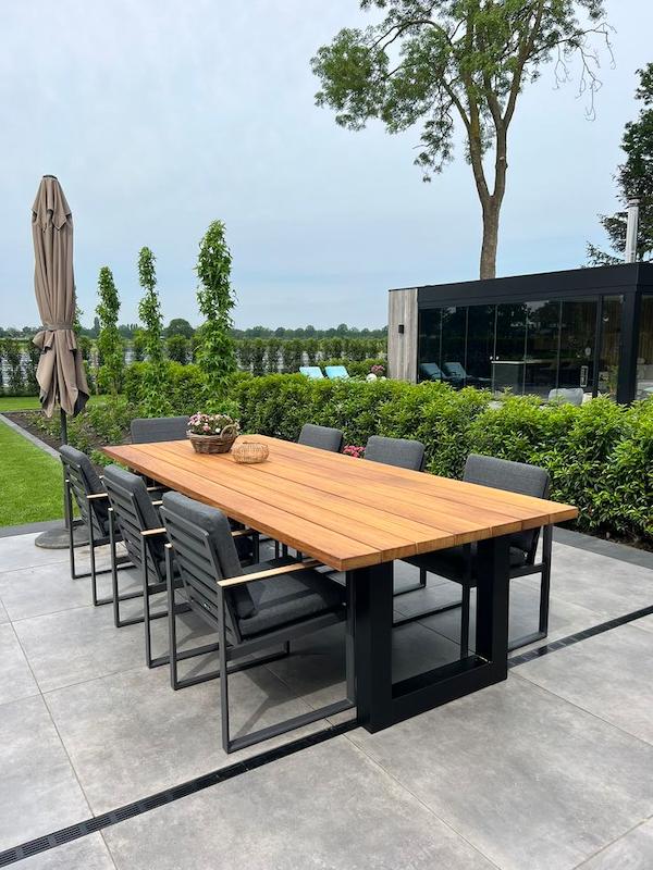 ناهارخوری چوبی