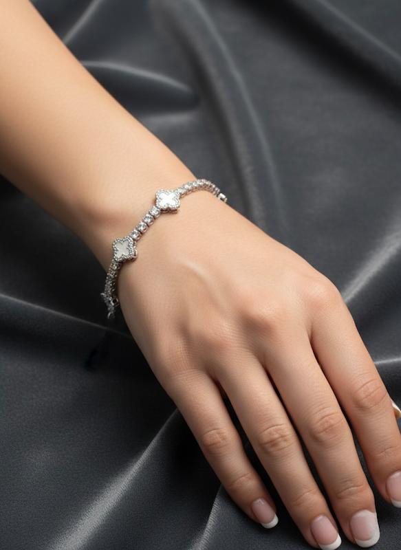 دستبند زنانه وارداتی طرح جواهری برند ون کلیف vancleef