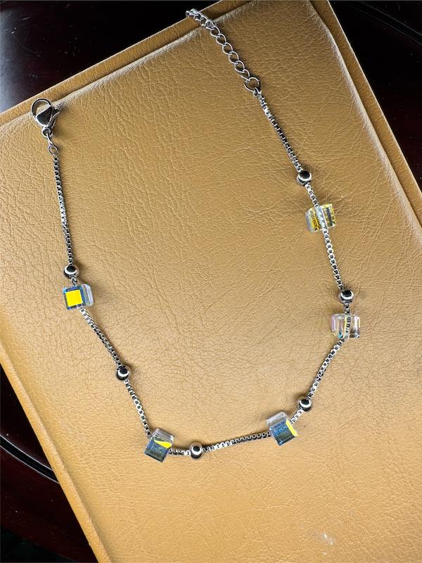 پایند زنانه وارداتی طرح مربع شفاف متحرک رنگ نقره ای فری سایز