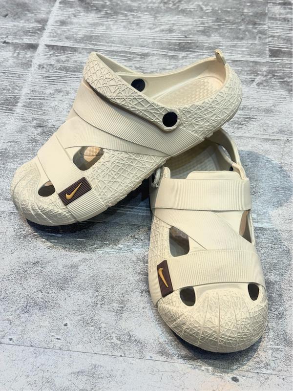 کراکس و دمپایی ساحلی زنانه طرح نایک Nike آران رنگ کرم 