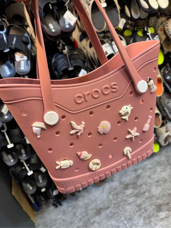 کیف استخری و ساحلی و کراکسی ماکسی بسکت دوبند طرح crocs رنگ کالباسی
