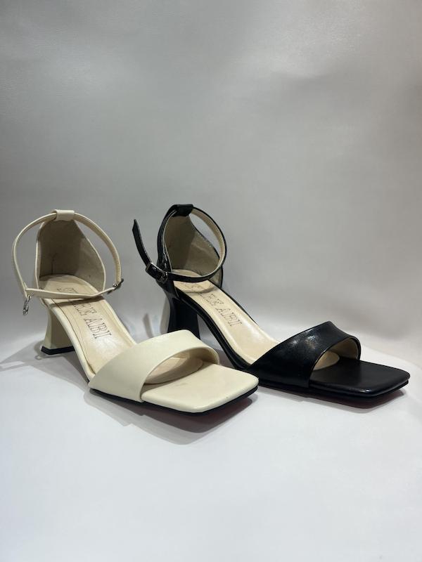  کفش مجلسی پاشنه 7 سانت ساده  صندل  در دو رنگ 