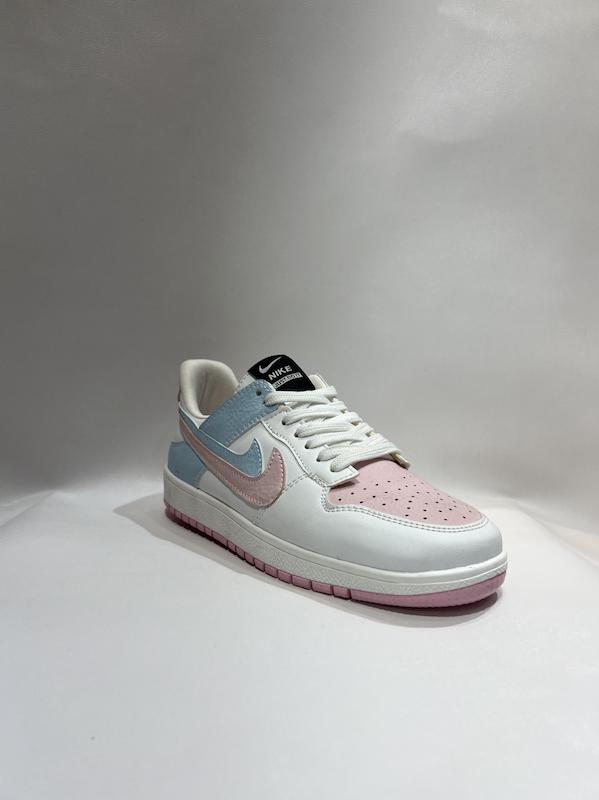 جردن دو نایک سفید صورتی