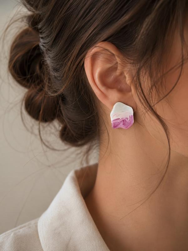 گوشواره میخی مدل blush pink
