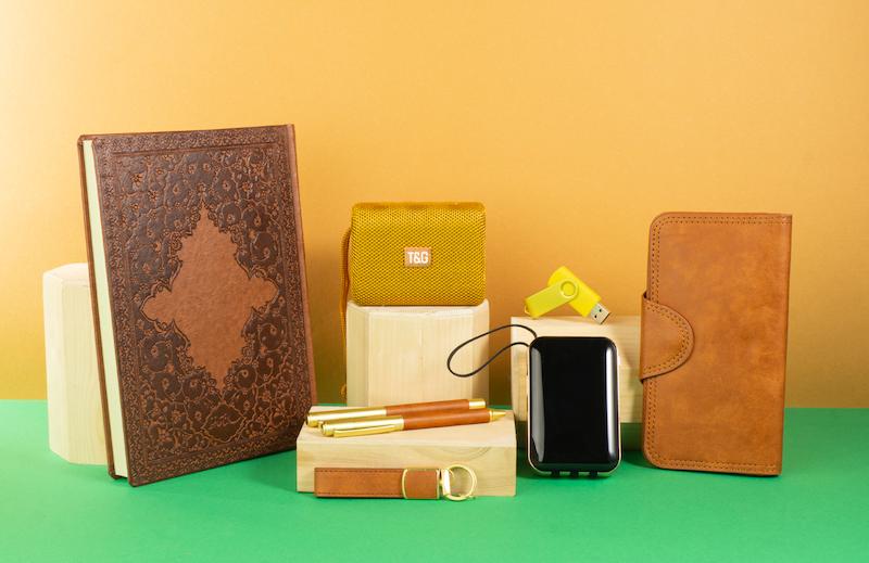 ست هدیه تبلیغاتی کد 40129 | ست مدیریتی کامل با پاوربانک و اسپیکر