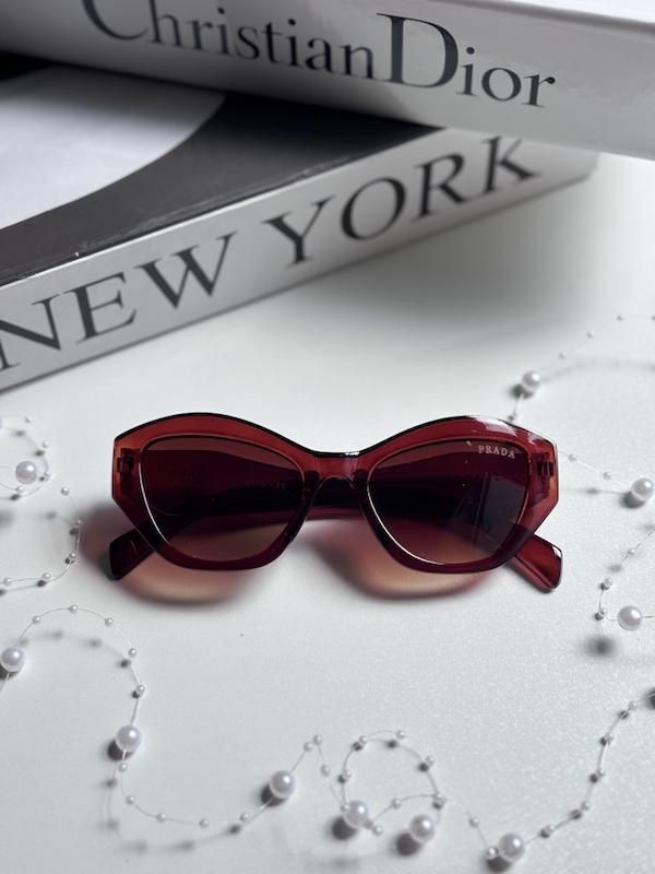 عینک آفتابی برند Prada زنانه ترند قهوه ای یووی 400   B1063